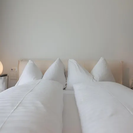 Edelweiss Mountain 04-01 *